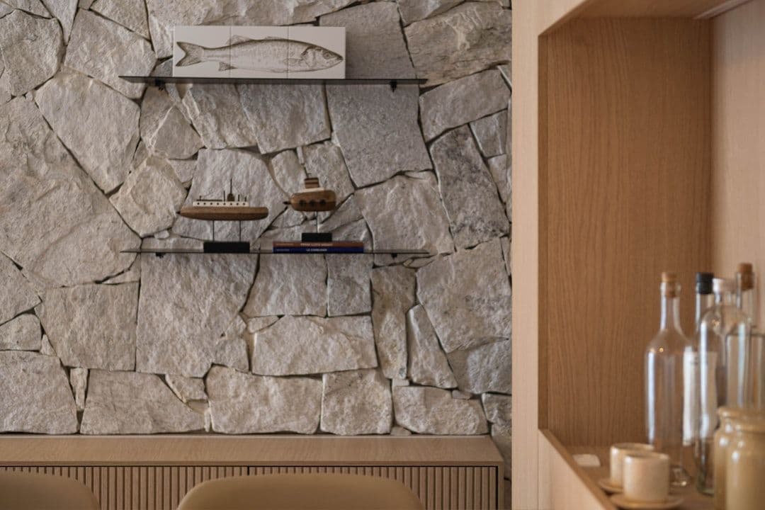 Room with colour and ceiling